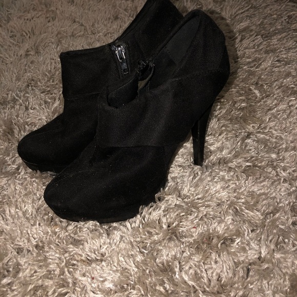 Shoes - Picture 5 of 13